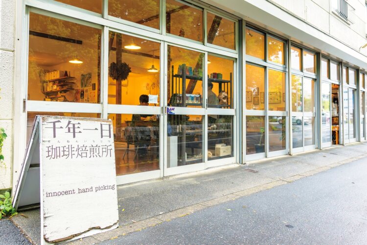 展示のほか、トークイベントの開催も。