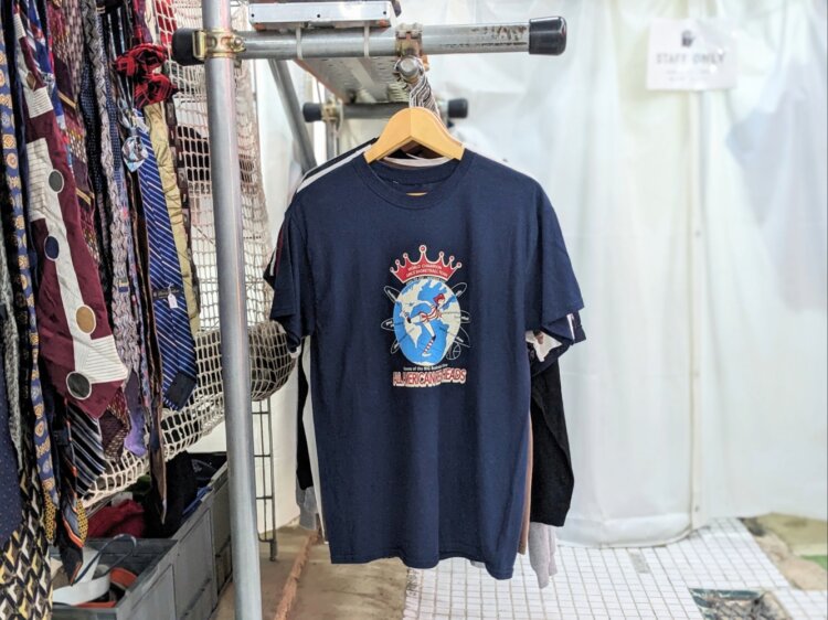 Tシャツ1540円。「ALL AMERICAN RED HEADS」は、1936年から1986年まで活動したアメリカのプロ女子バスケットボールチーム。