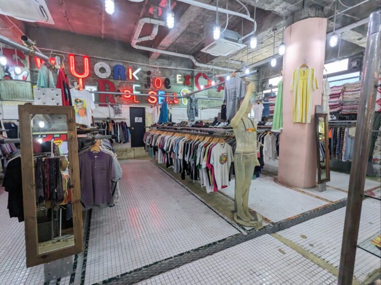 古着店『NEW YORK JOE EXCHANGE 下北沢店』は銭湯跡地で営業中！ 値頃な品揃えがファッションの冒険を可能に