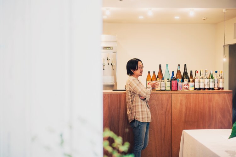 店主・青山弘幸さん。「お酒を軸にイベントも開きたい」と展望を語る。