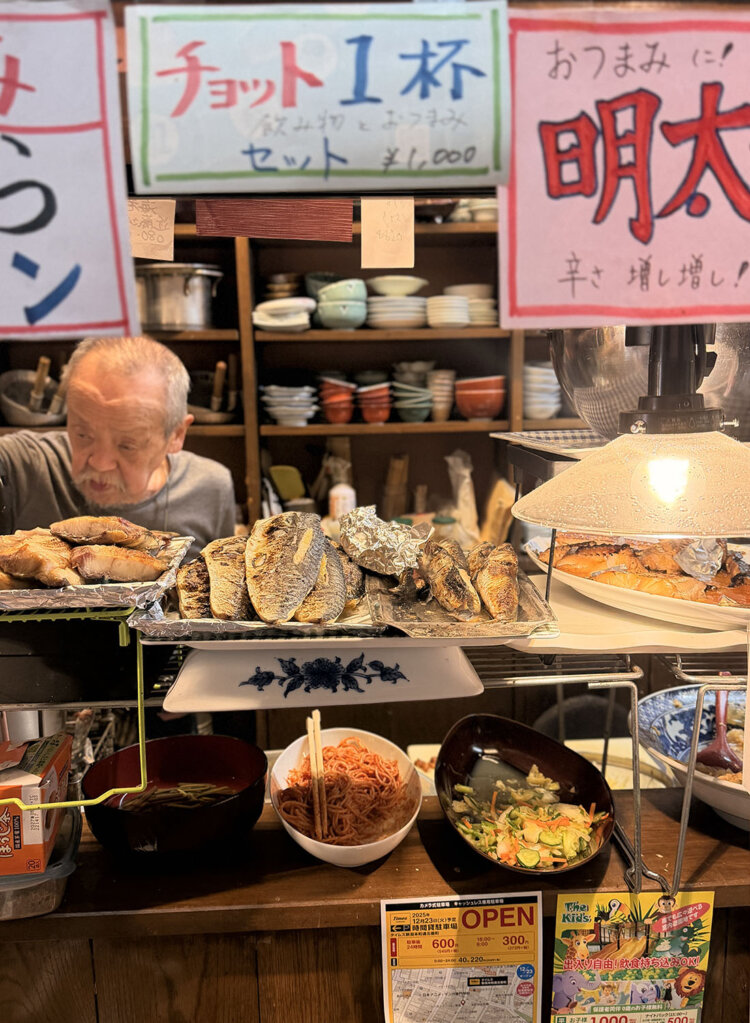 食にまつわる店舗がいくつか入った「青海ショッピングセンター」の中にある『丼やいし井』。