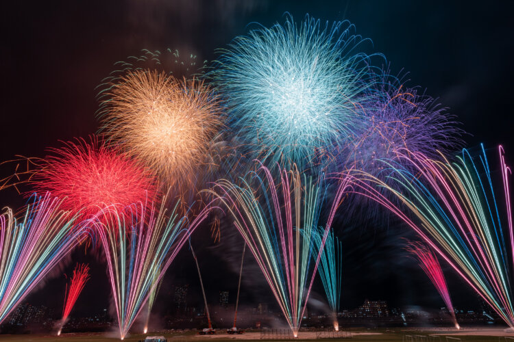 約1万4000発の花火が夜空を彩る！「第51回江戸川区花火大会」が8月1日に江戸川河川敷で開催