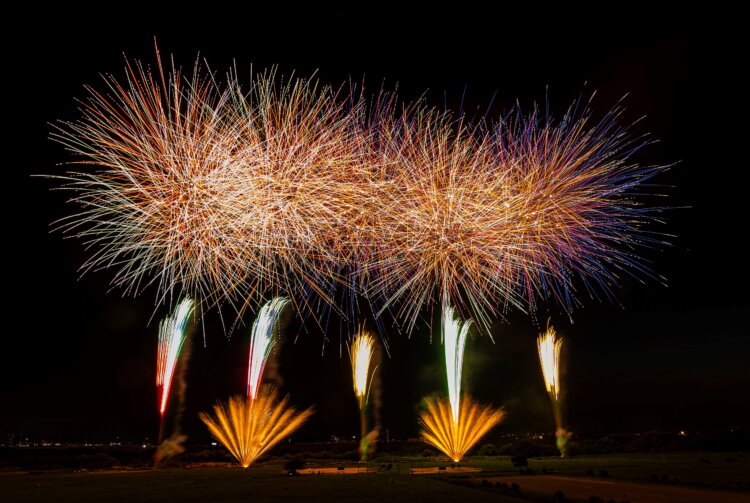 例年より2000発多い約1万2000発が夜空に！「松戸花火大会2026」が8月1日に古ケ崎河川敷スポーツ広場で開催