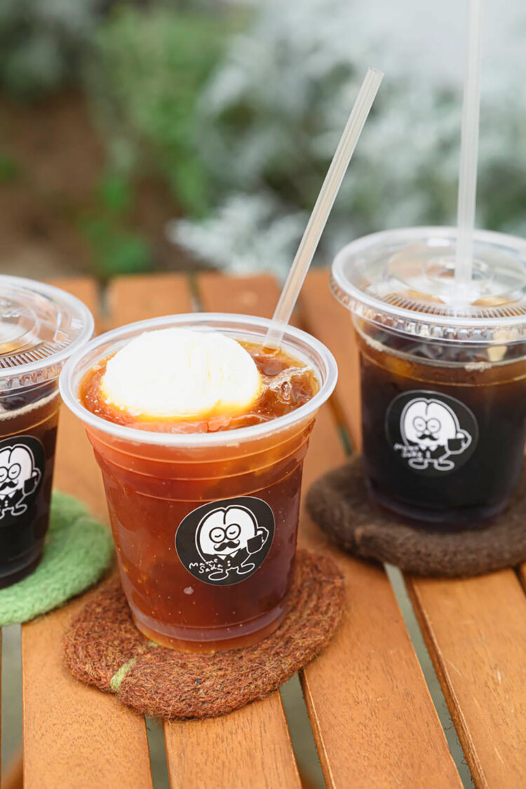 コーヒーはアイス550円、フロート750円。
