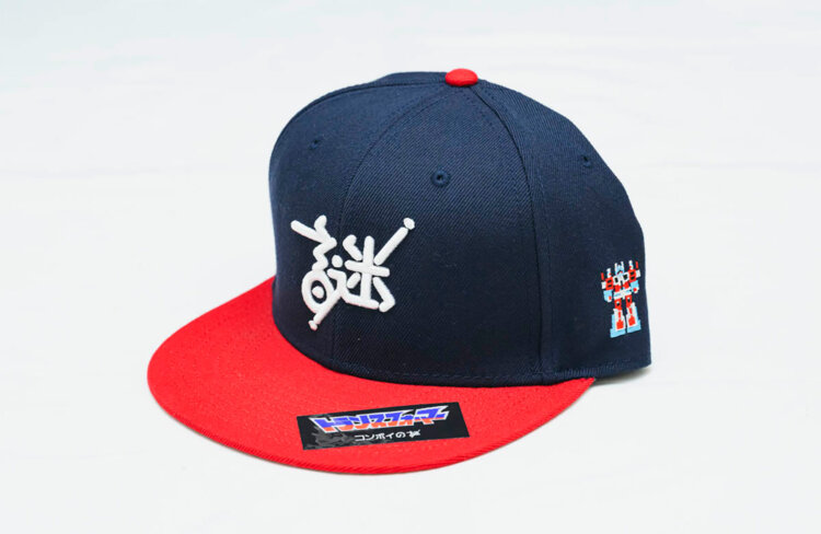 謎キャップ6600円。