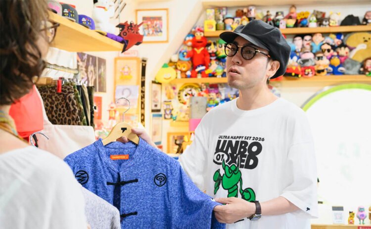 キョンシー好きでカンフーシャツも毎夏出している。
