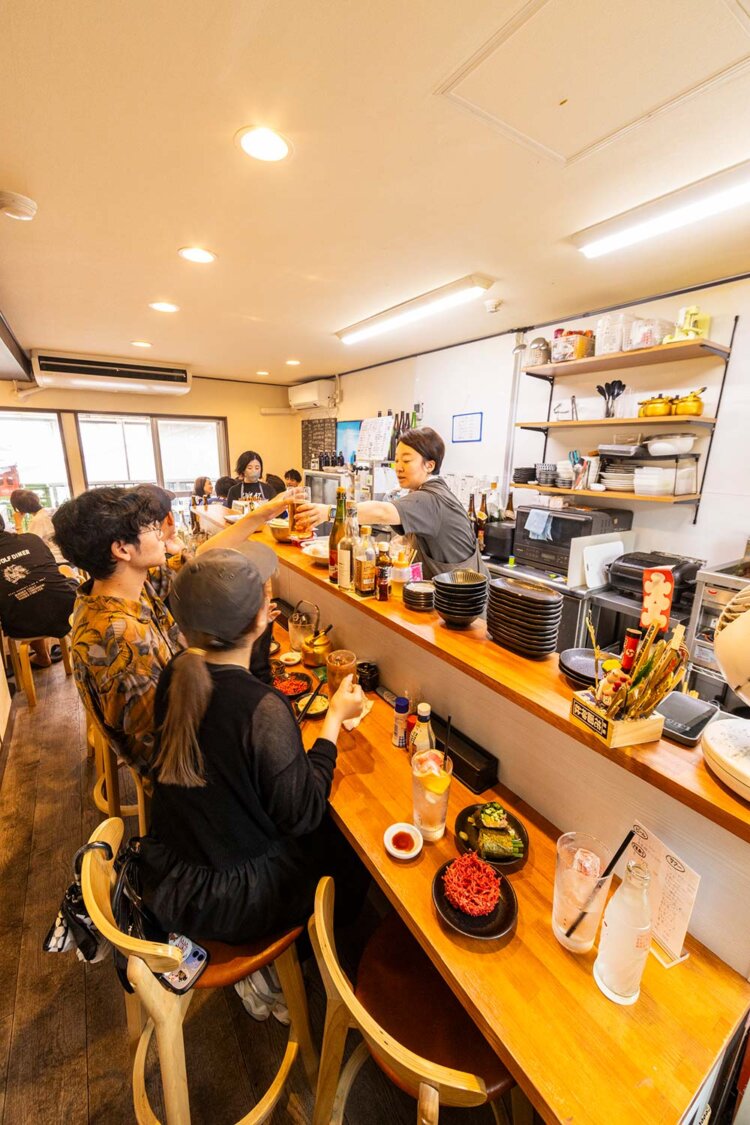 朝飲みの魅力を伝えたいです。朝も昼も夕方も、いつもにぎわう。