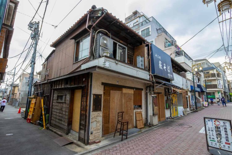 「コクテイル書房」があった築100年の4軒長屋。