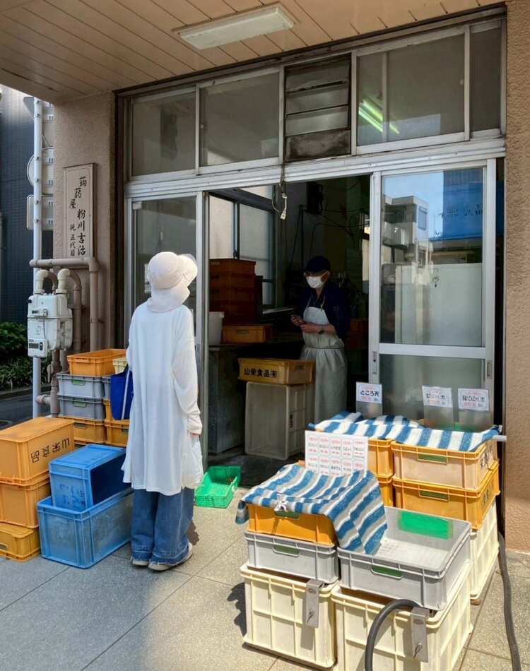 『山栄食品』さん。ところ天180円。おいしかった！　ところてんやあんみつ用にもカット可能の生寒天は1コ1100円。