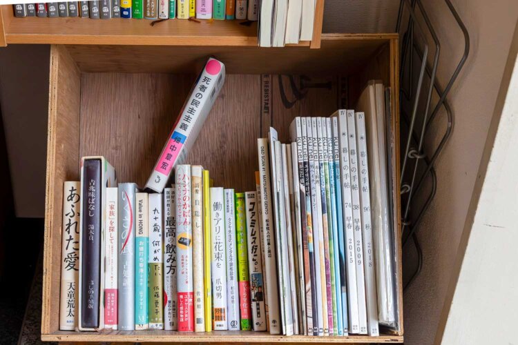 本を買わずとも楽しめるようにと、交換ボックスを設置。