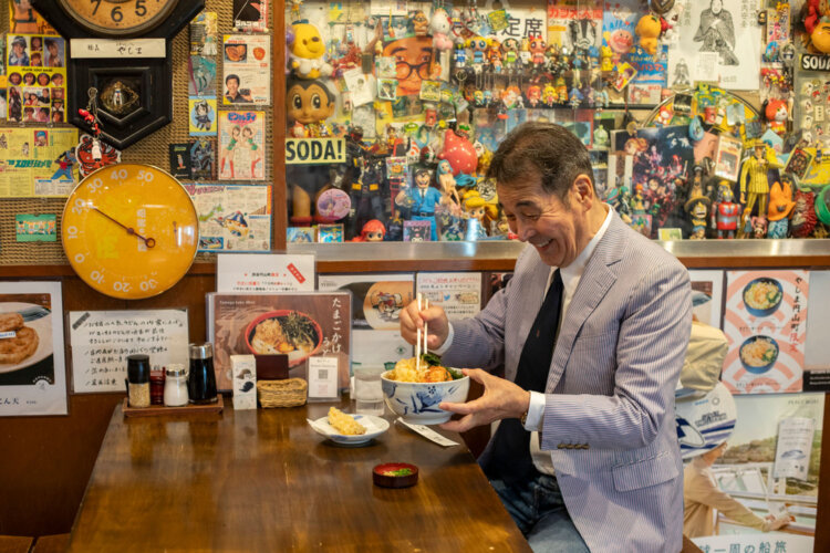 店を訪れると迎えてくれるのは懐かしいおもちゃやフィギュアの数々。