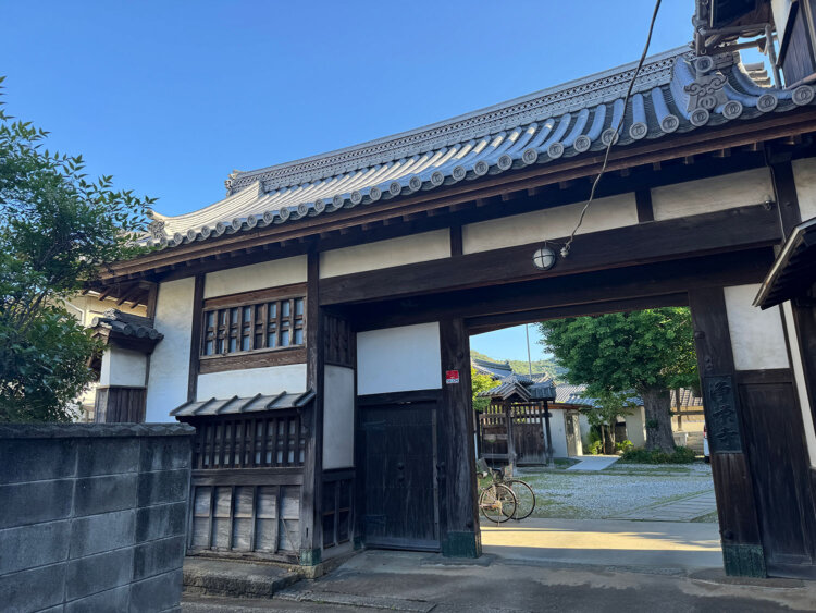 龍野城移築門。蜂須賀小六が与えられた城じゃ。