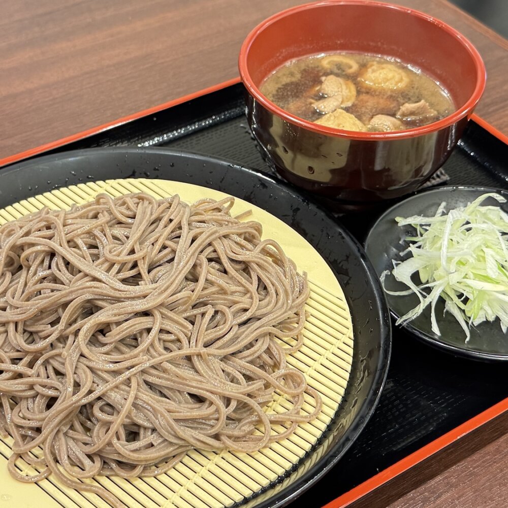 『セルフで呑める よもだそば三越前店』は酒がすすみすぎる立ち食いそば店。この6年で9店舗増『よもだグループ』急拡大のわけ