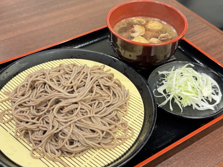 『セルフで呑める よもだそば三越前店』は酒がすすみすぎる立ち食いそば店。この6年で9店舗増『よもだグループ』急拡大のわけ
