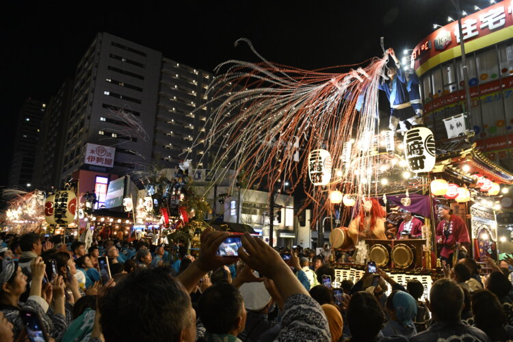 上・下の両地区で辻合わせが行われ、祭りの熱気は最高潮に。