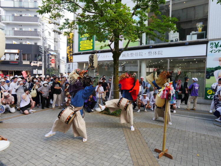 9日（日）には西放射線ユーロードおよびえきまえテラスで郷土伝統芸能の獅子舞も披露される。