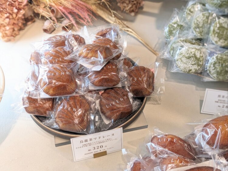サブレやマドレーヌなど、焼き菓子は単品でも販売。
