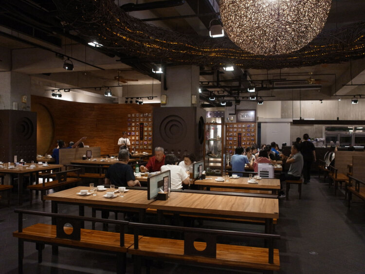 知っておくと重宝！ 大箱で名店の『福樓餐廳』で台南美食をまとめて堪能【台湾散歩案内】