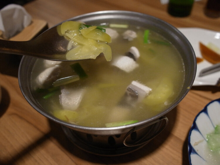 サバヒー（南部名産の青魚）の腹身と魚団子スープ。