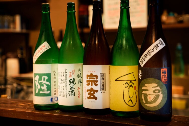 「隆」「悦凱陣」「宗玄」「秋鹿」「玉川」など日本酒好きもうなるセレクト。