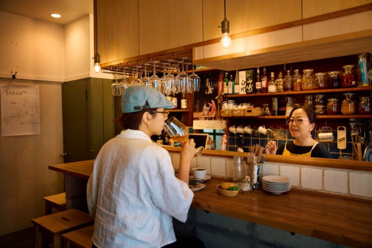 店主・高田さんと釣りの話で盛り上がる。