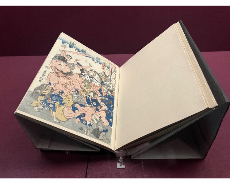 『流行病風刺絵』のうち「諸人麻疹退治之図」歌川芳盛 1862（文久2）年。病除けとして作られた「はしか絵」の一つ。はしかに苦しめられた人々が、擬人化された麻疹を懲らしめている。