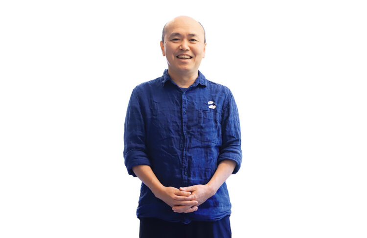 桑名裕昌さん。「巌風呂手前に半屋外の休憩処があるので、ぜひ夕涼みしてください」。