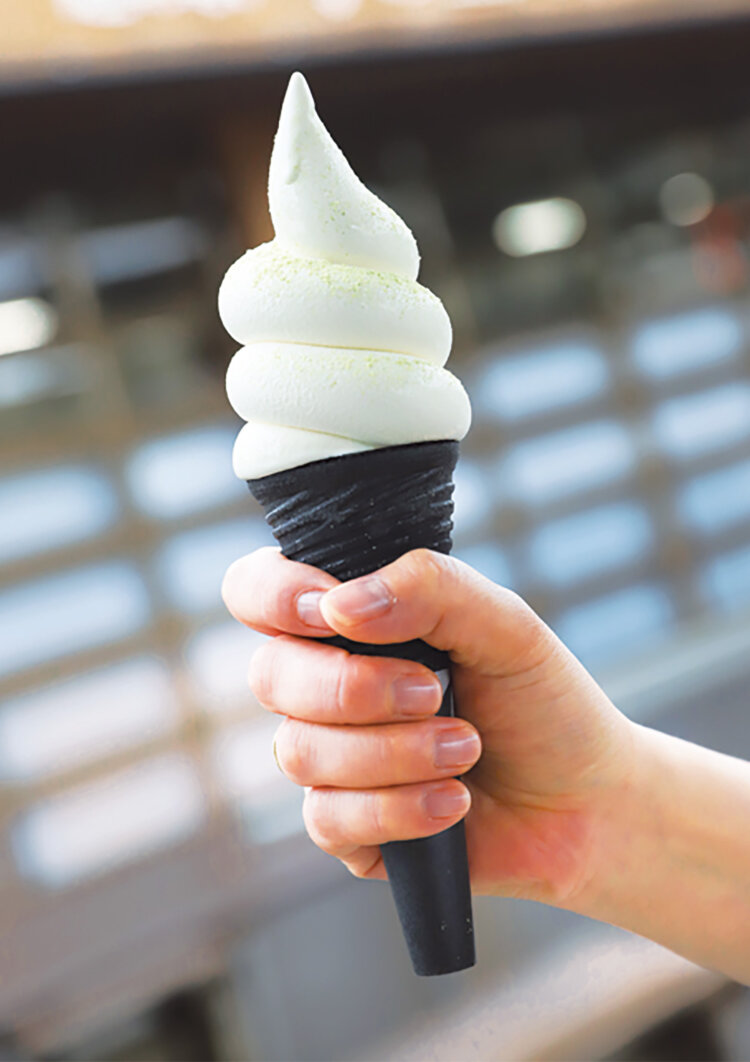 天栄長ネギパウダーのソフトクリーム450円。