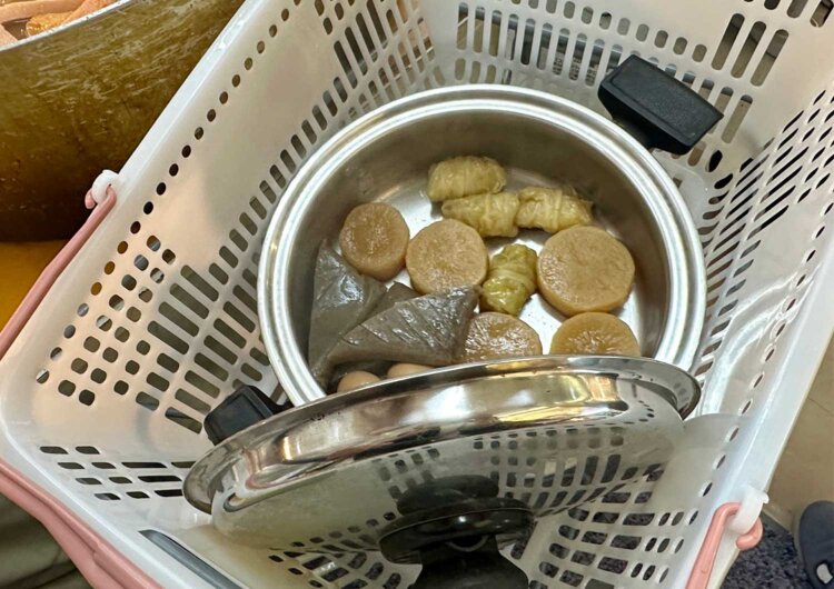 毎週木曜の「大惣菜祭り」。おでん目当てにマイ鍋持参の人もいる。