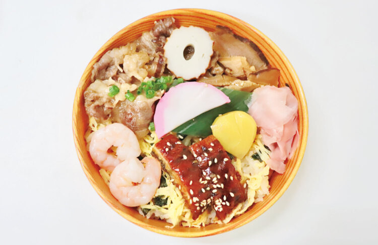 「ご当地スーパーグランプリ2026」食部門準グランプリ受賞の「八種の具材香る 島根和牛 松江蒸し寿司」。