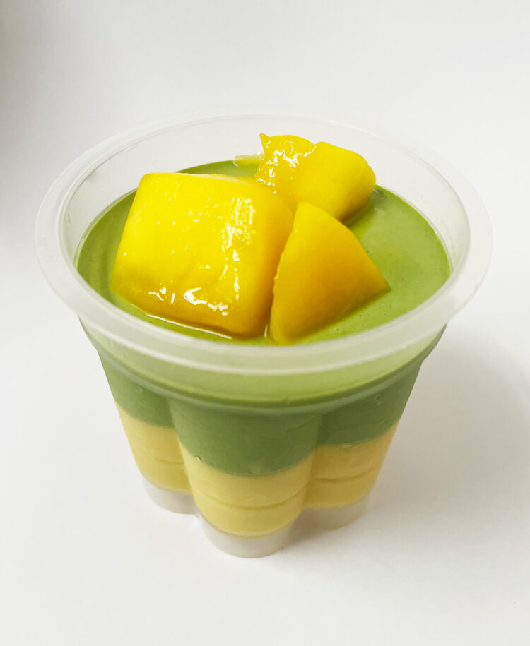 同みやげ部門グランプリの「宍道湖しじみ醤油キャラメルみるくぷりん」（写真上）と準グランプリの「松江ぷりん」。
