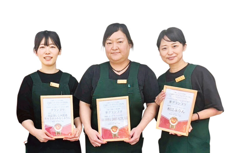 「私たちが開発しました」とスタッフのみなさん。