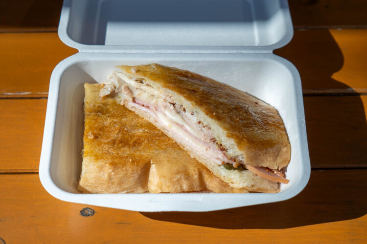 蒲田のキューバサンド1400円。