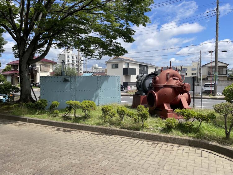 旧川口川閘門鉄扉および排水ポンプ。