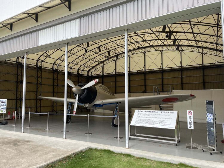 零式艦上戦闘機（零戦）二一型実物大模型。