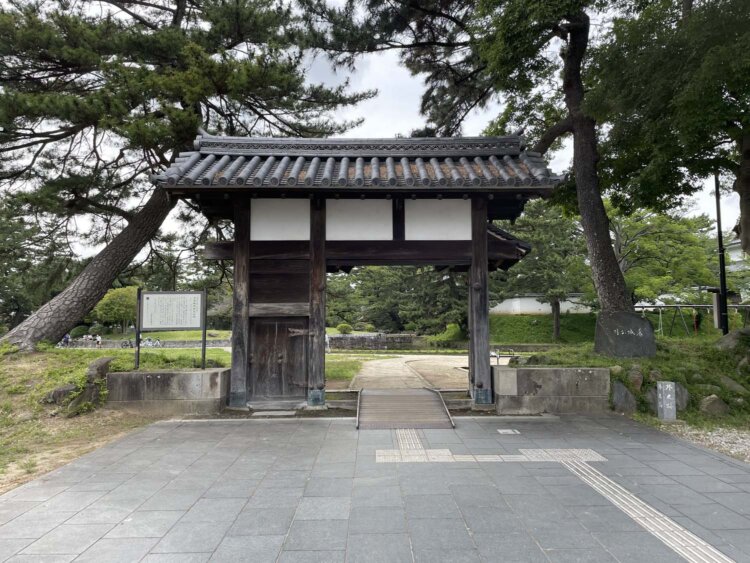 土浦城旧前川口門。