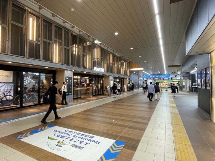 土浦駅構内。