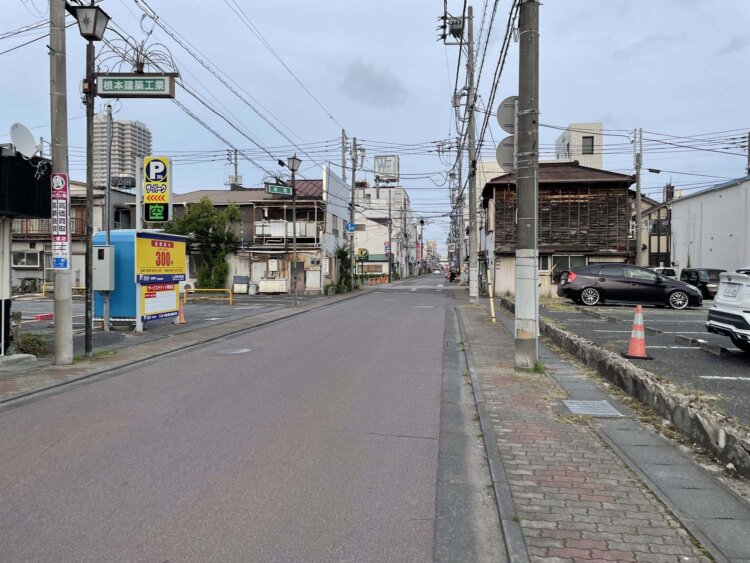 きらら通り（六間通り）。