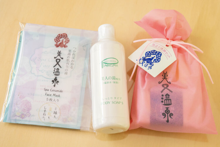 泡立て洗顔セット1100円など、美肌のお土産も充実。