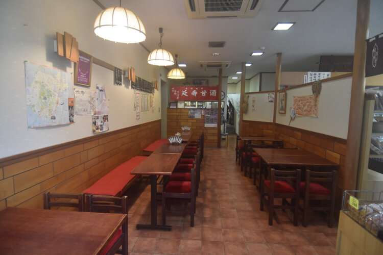 東京都千代田区外神田2-17-3 TEL：03-3251-7086　営業時間：9〜17時　日曜休。