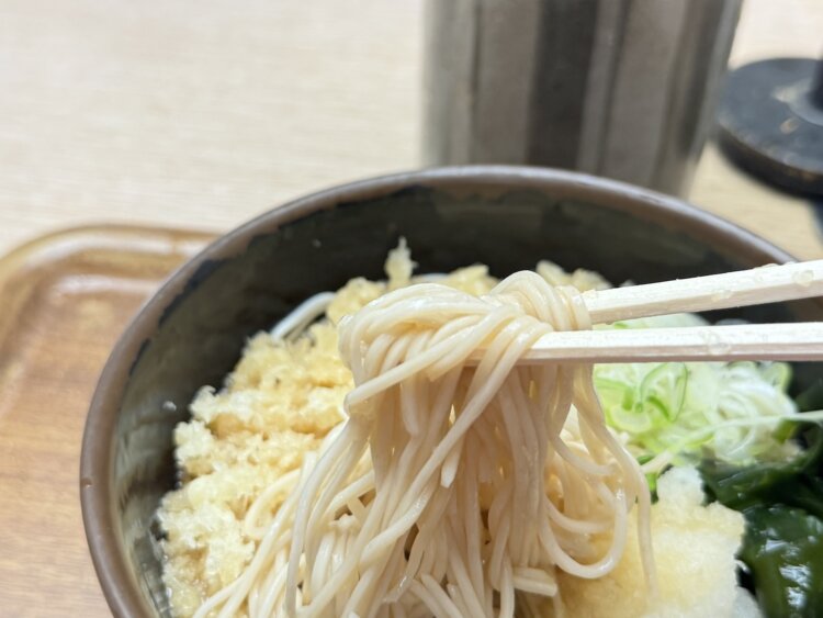 更科っぽいそばは、官能的な食感。