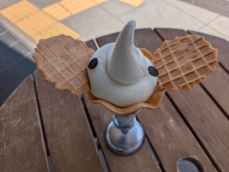 象の顔をモチーフにしたソフトクリーム。