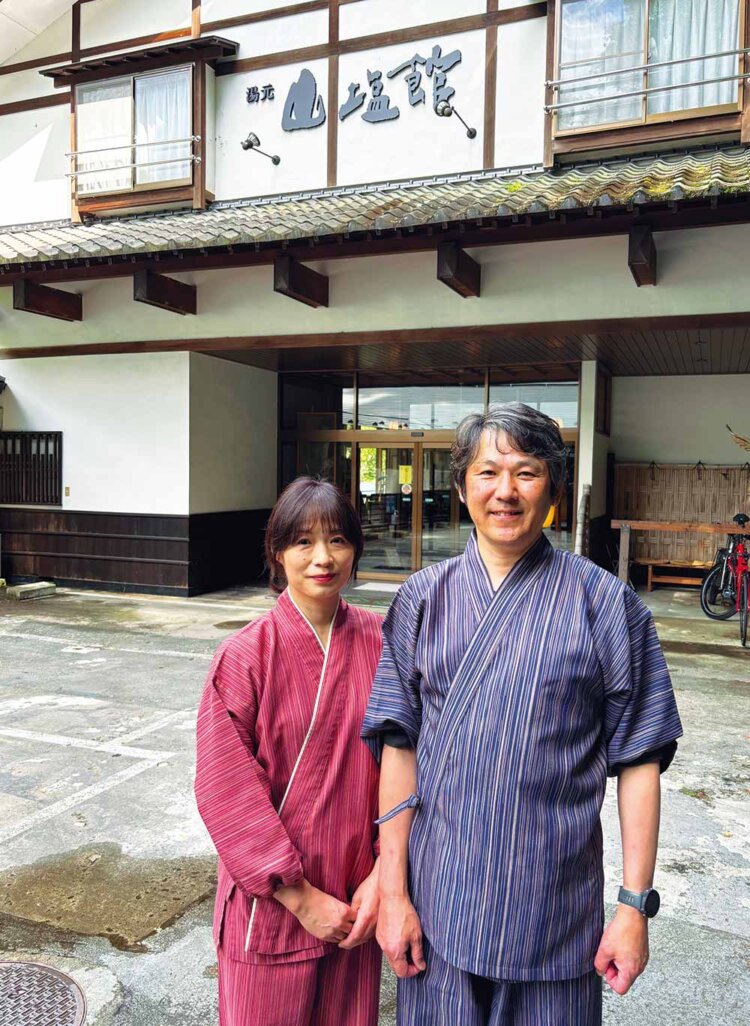 館主の平瀬定雄さん・恭子さん夫妻。