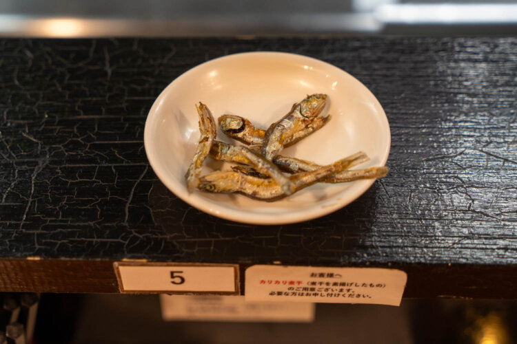 おつまみとしても愛されるカリカリ煮干はうまみの塊。