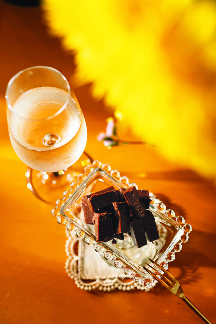 大吟醸酒粕のチョコテリーヌ550円。これも日本酒に合う。