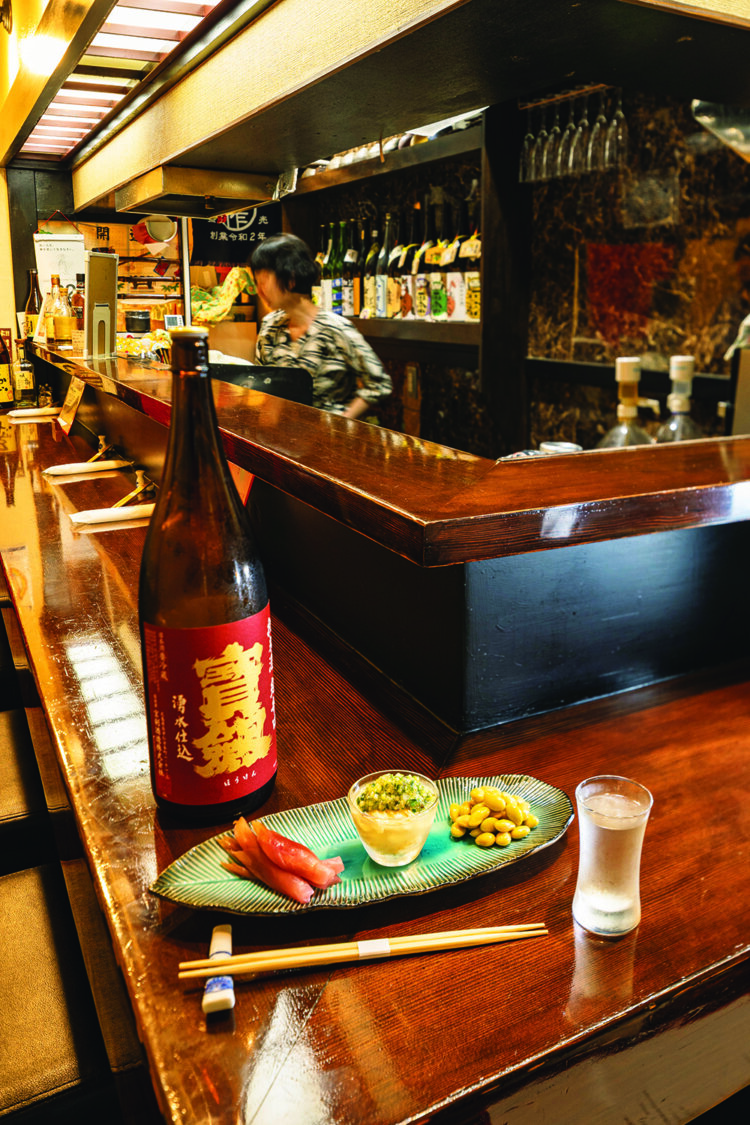 ひたし豆や生湯葉の山形だしのせなど、3種選べる酒肴は1200円。