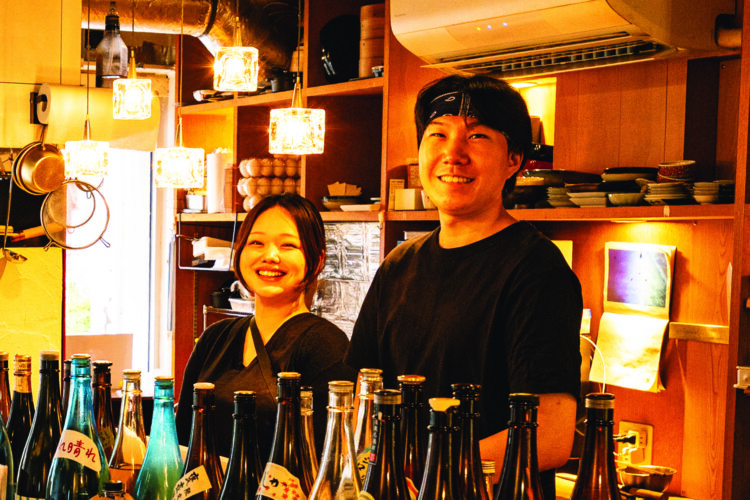 壮さんは中野出身。北九州出身の茉衣さんは焼酎好き。「小鹿や須木など珍しい焼酎も！」。