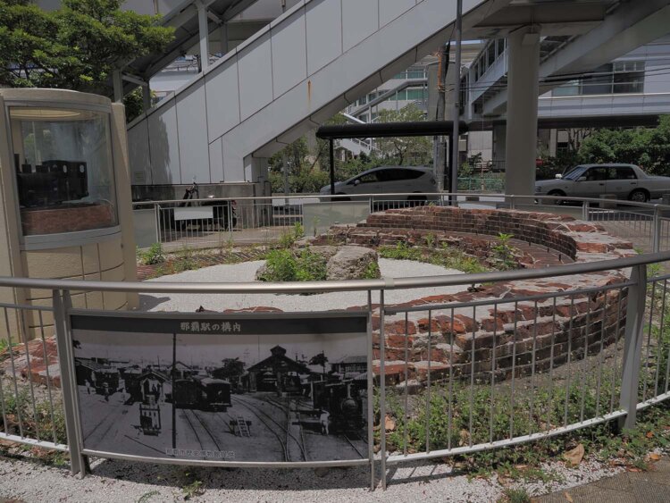 転車台遺構はしっかりと守られており現役当時の写真も掲示されているので、転車台と駅構内の位置関係が容易に想像できるのが嬉しい。