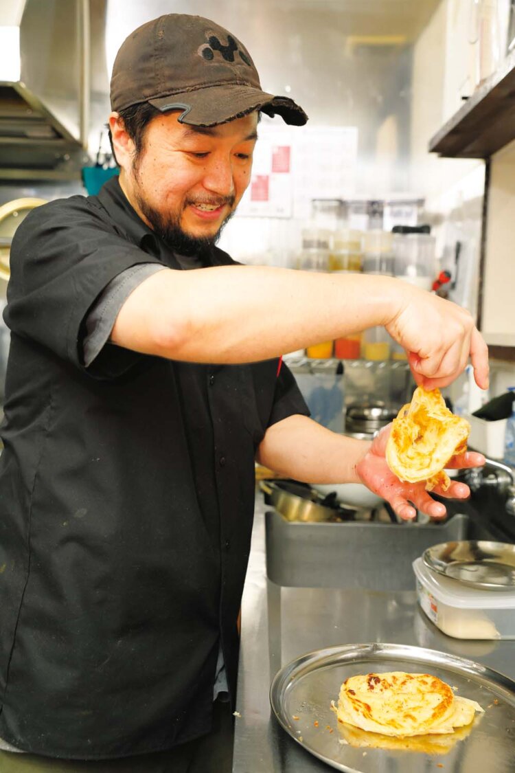 現地の名店で学んだパロタは手づくり！　デニッシュのごとく層が重なるパロタ。ぜひトライしたい。