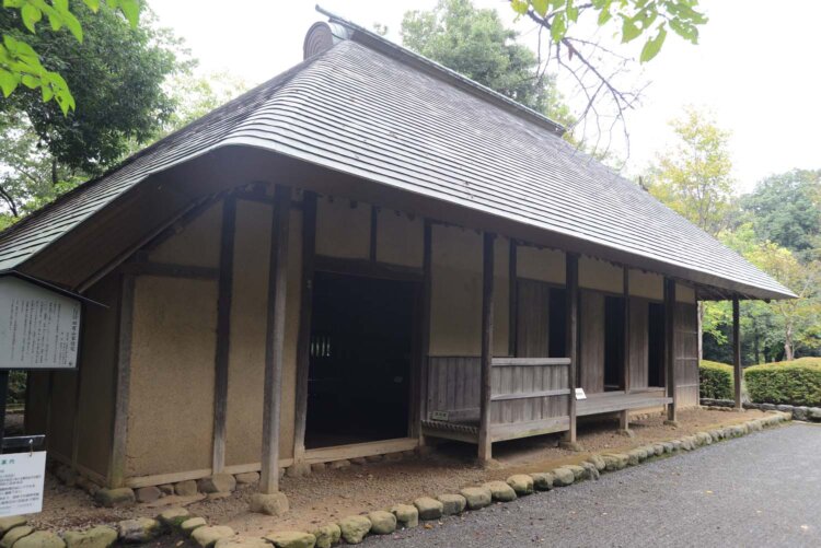 座敷や天井など、竹すのこ張りの「ざしき」がある旧有山家住宅。